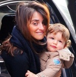 penelope-cruz-baby-225x300