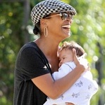 nia-long-baby-264x300