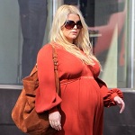 FFN_SimpsonJessica_Shopping_EXCL_FF3_022512_8809757