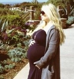 jessica-simpson-pregnant-186x300