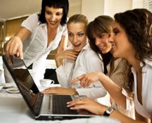 women-social-media-sharing-content