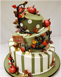 Fall-Wedding-Cake-with-Pumpkin-Decor