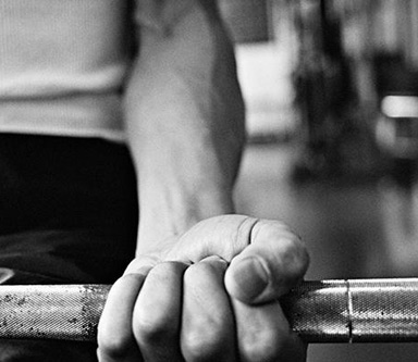 man-lifting-barbell-newslettera
