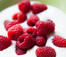 snack-on-the-low-greek-yogurt-raspberries-newsletter