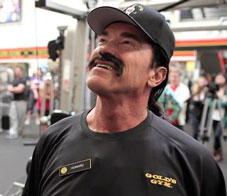 arnold-undercover-golds-gym-main-nl
