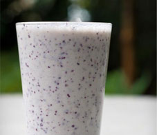 10-gluten-free-breakfasts-blueberry-oatmeal-smoothie_0-NL