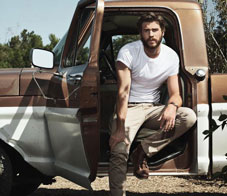 main-liam_hemsworth-dawn-of_a-rebel-NL