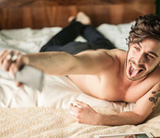 things-guys-do-on-social-that-girls-hate-main-2-NL