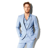 main-shameless-star-jake-mcdorman-shows-off-the-best-new-suit-for-spring-NL