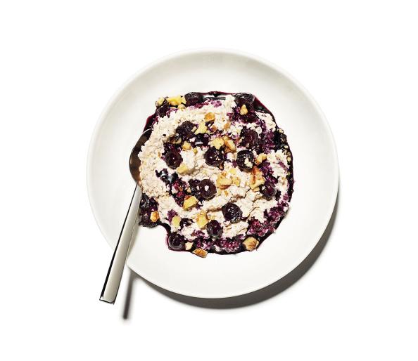 overnight-oatmeal-with-blueberry-sauce-5-dishes-that-melt-fat-right-off_0.jpg