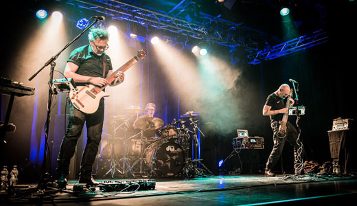 Feb17_PG_FEAT_Band-Live-Shot_Stick-Men-2015-Reutlingen-live-24pix-039_Photo_by_Kai-R-Joachim_FEAT.jpg