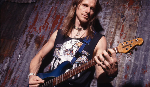 Aug17_PG_FEAT_Steve-Morse-in-1998_Photo-by-Neil-Zlozower_Atlas-Icons_FEAT.jpg