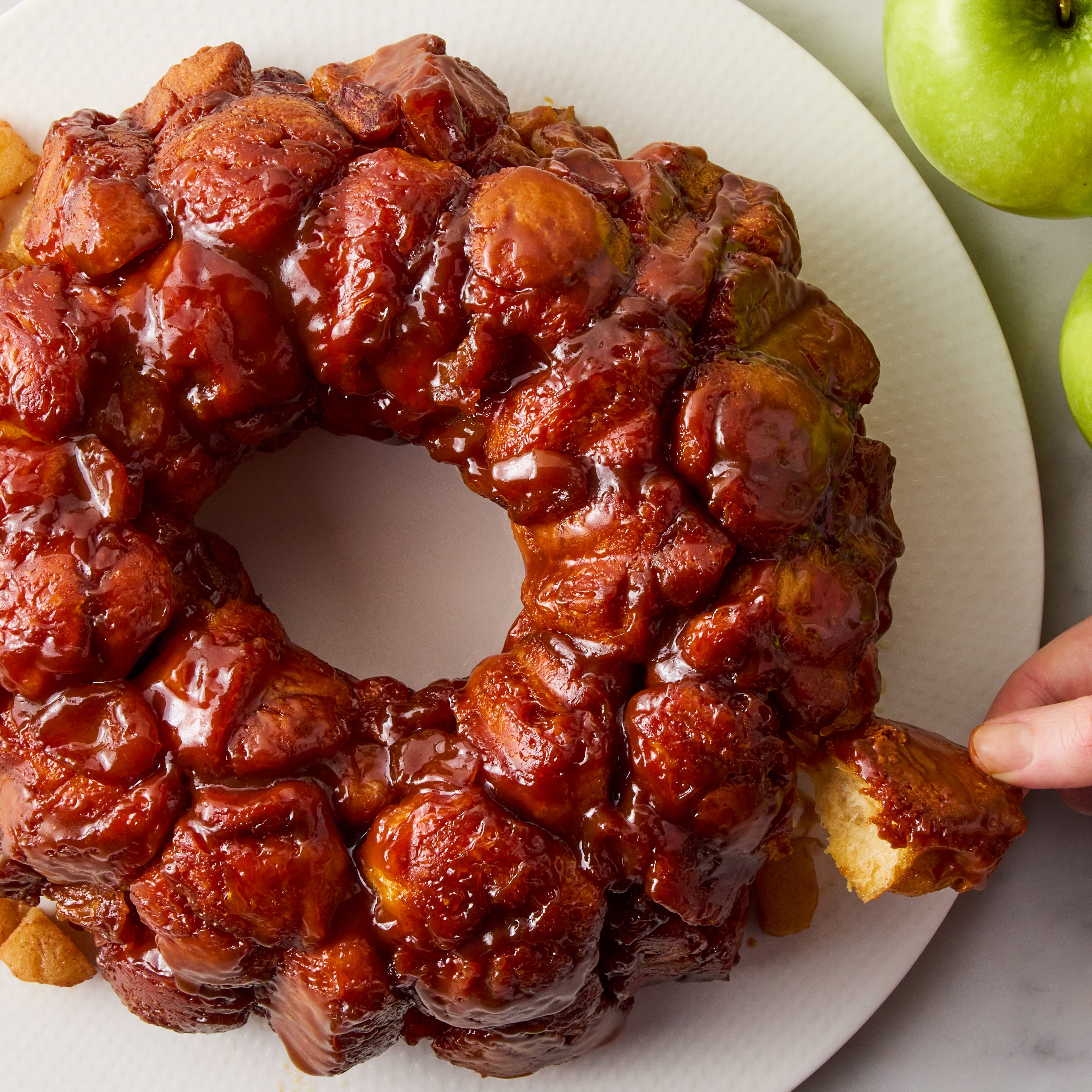 Quit Monkeying Around & Get Yourself A Piece Of This Caramel Apple Monkey Bread