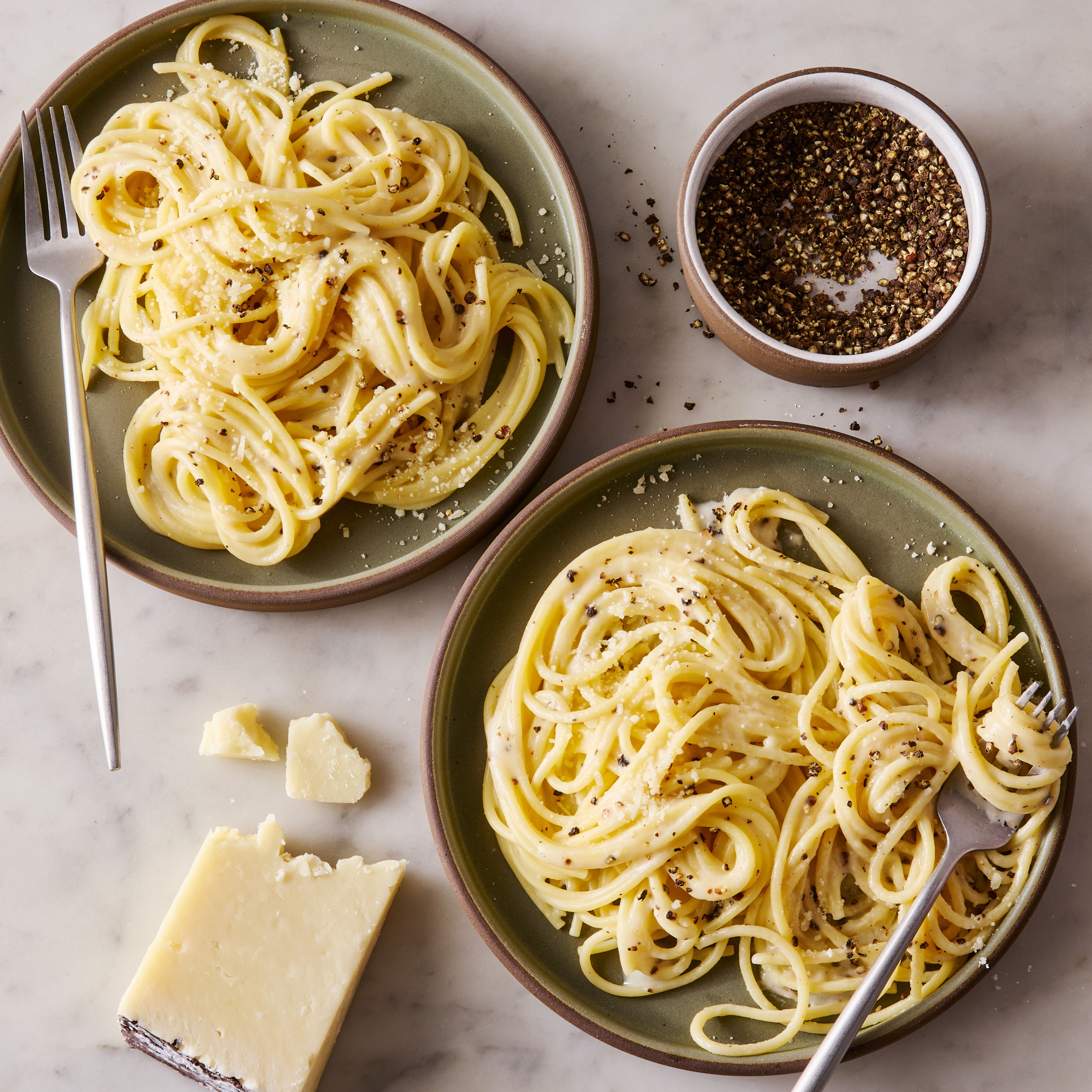 Cacio E Pepe Is The Most Rewarding Dinner I've Ever Mastered (& You Can Perfect It Too)