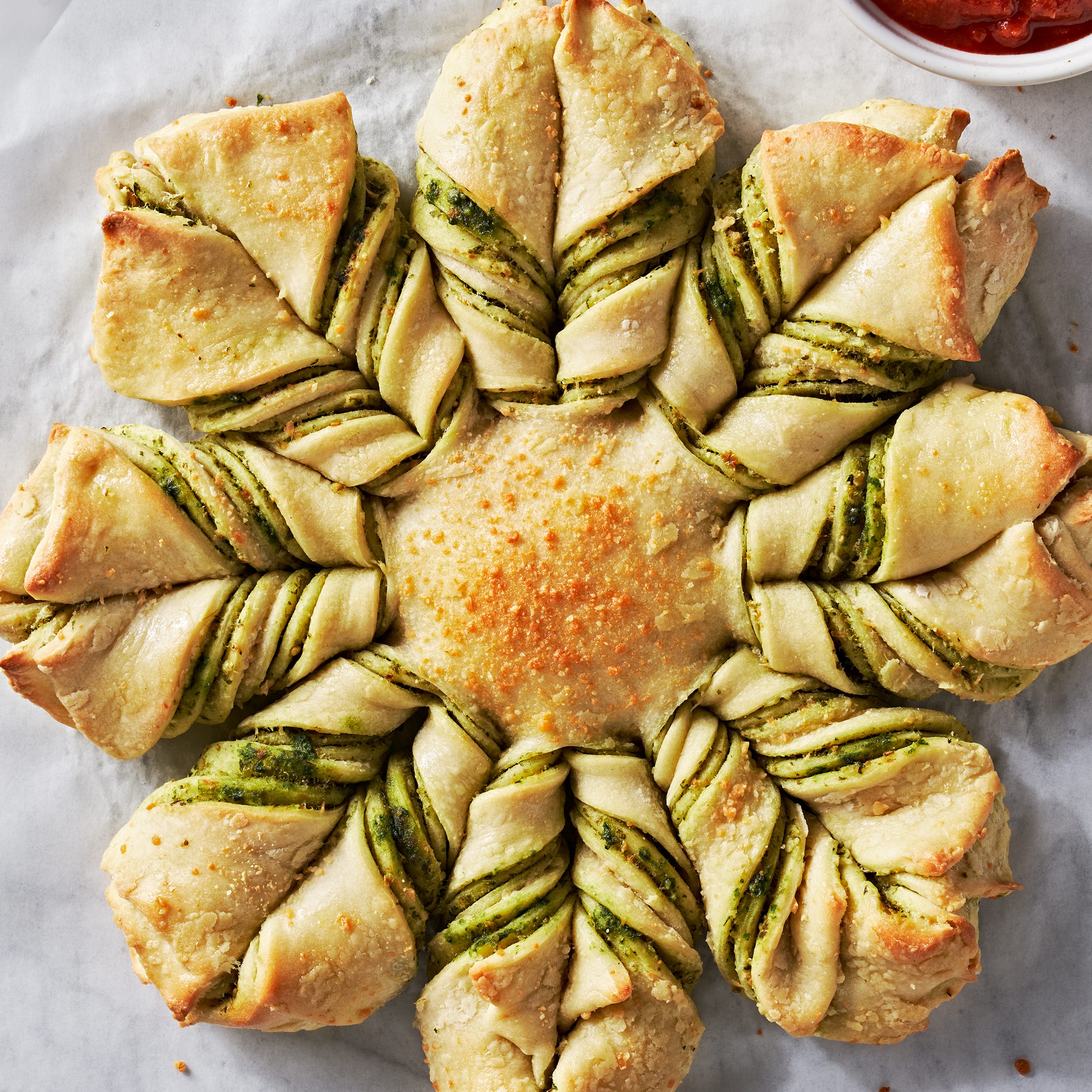 Pesto Pizza-Stuffed Star Bread
