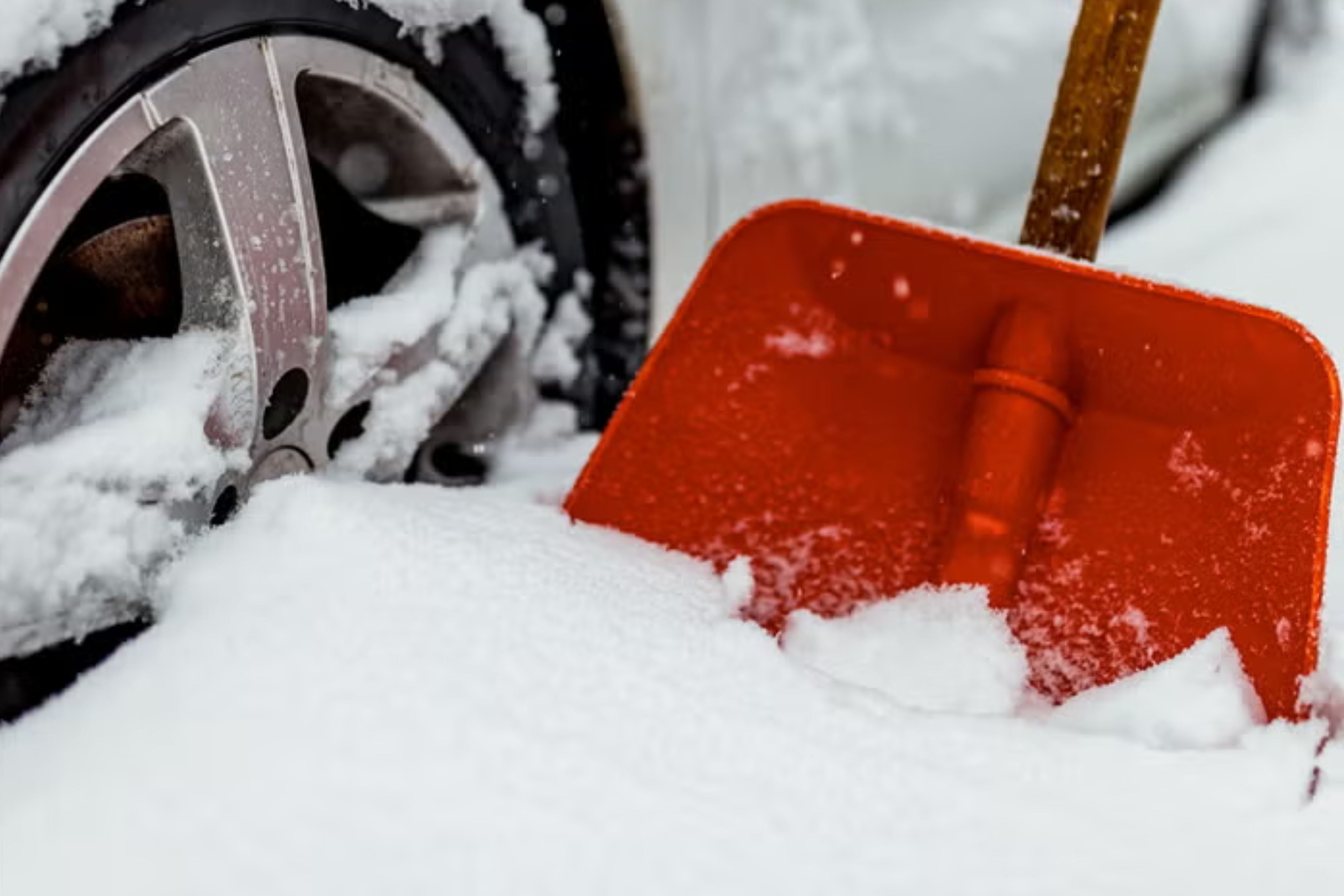 Never Get Stranded: 14 Essential Winter Survival Items For Your Car