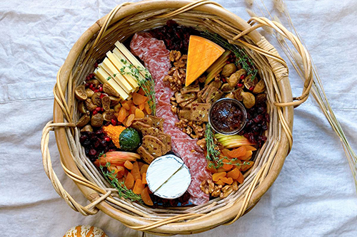 A Thanksgiving Cheese Basket to Cure Pre-Dinner Hanger
