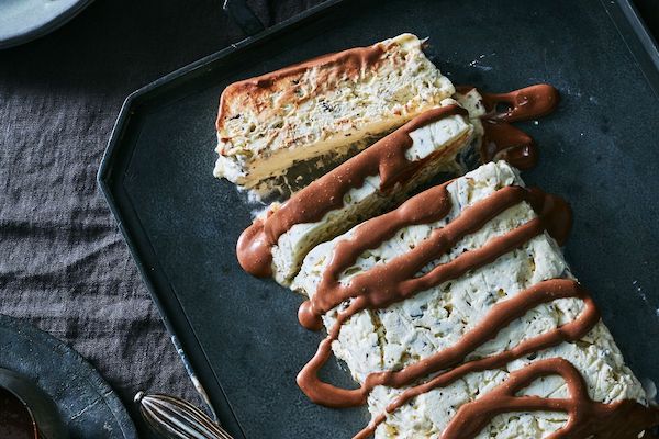 Nigella Lawson's Meringue Gelato Cake with Chocolate Sauce