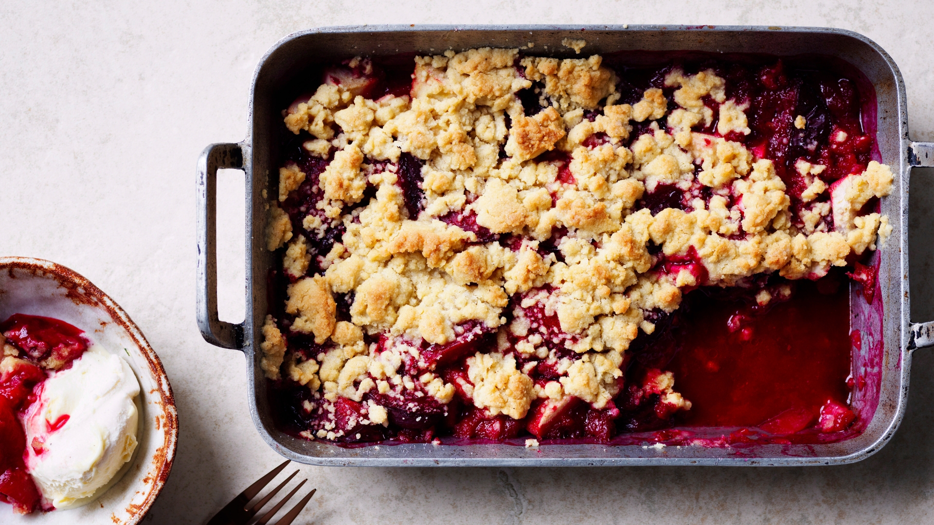 19 nostalgia-inducing crumble recipes