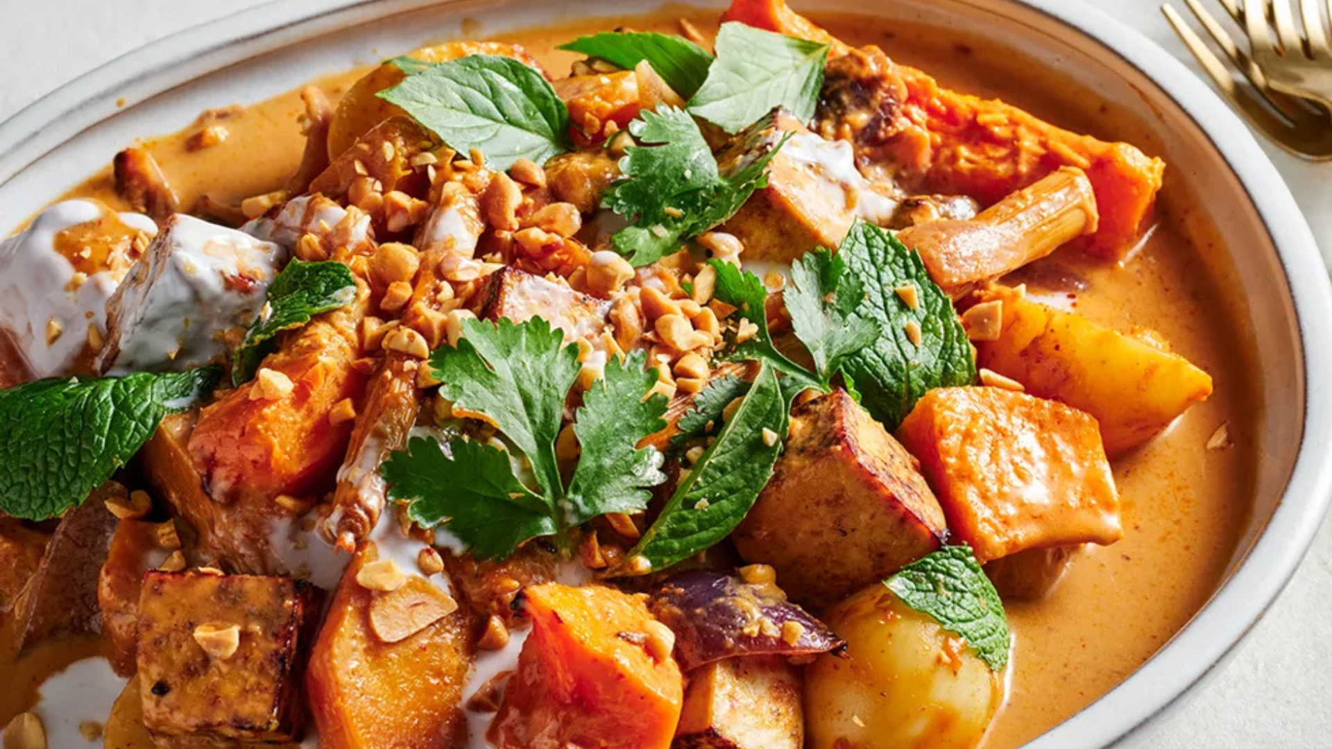 Oven-roasted Thai curry with pumpkin and tofu