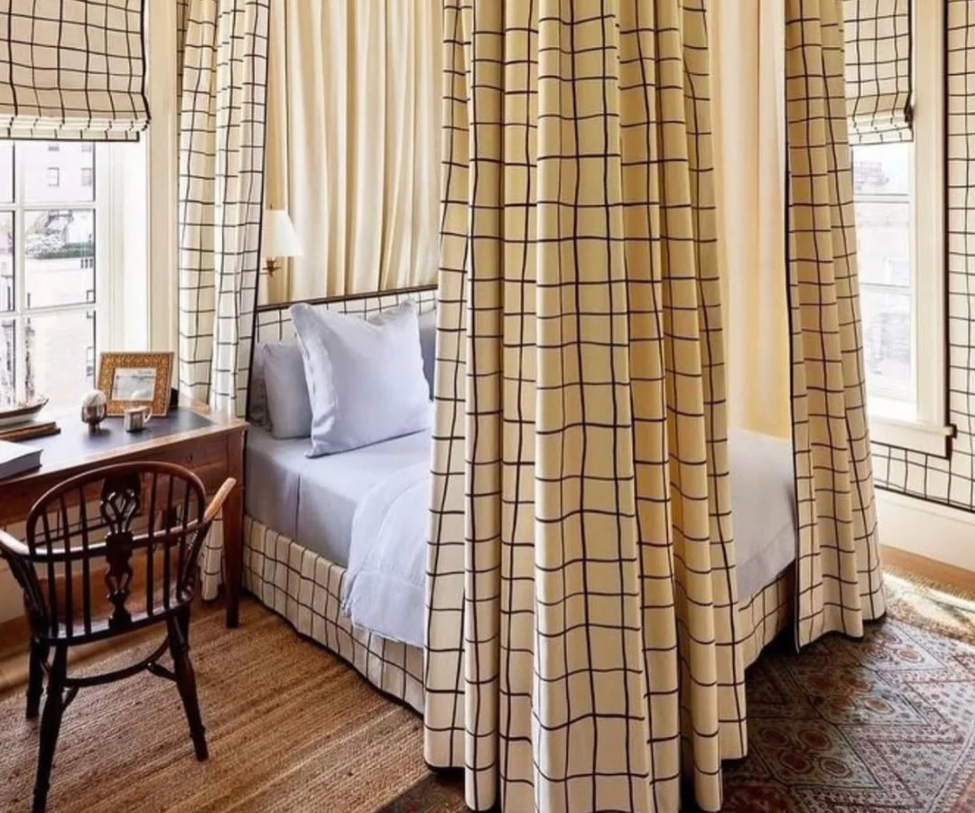 The canopy bed design ideas bringing romance back to the bedroom