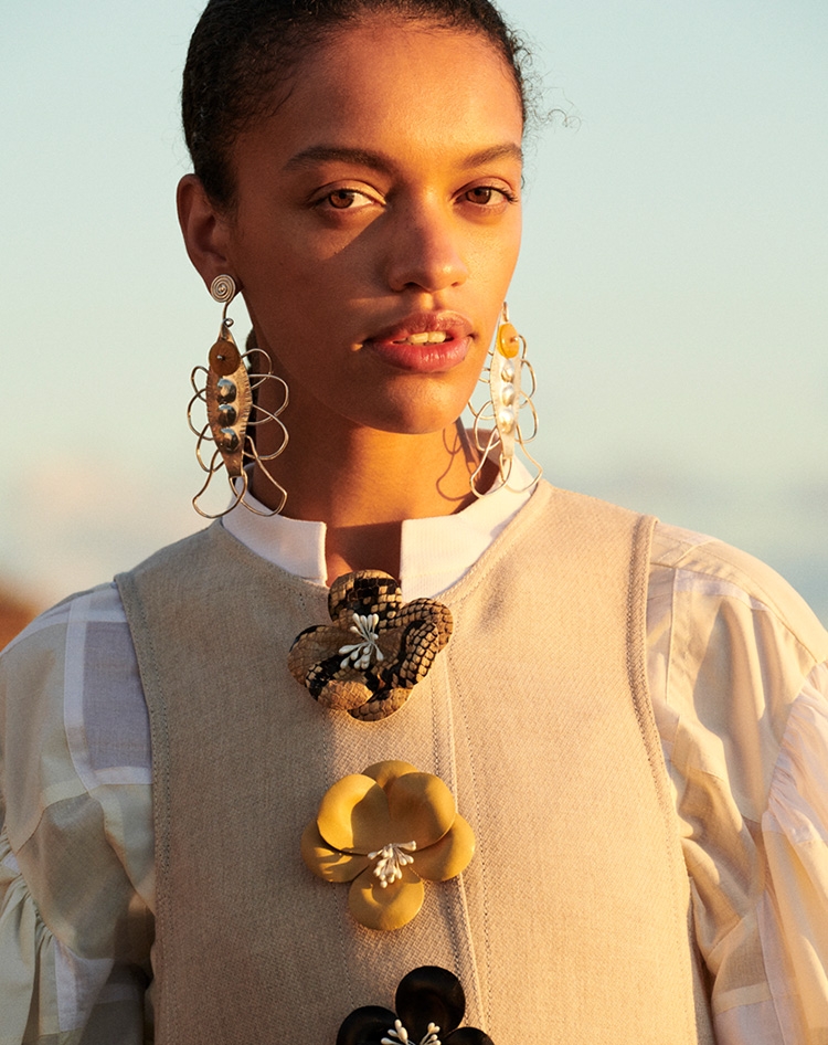 Sunlit Neutrals