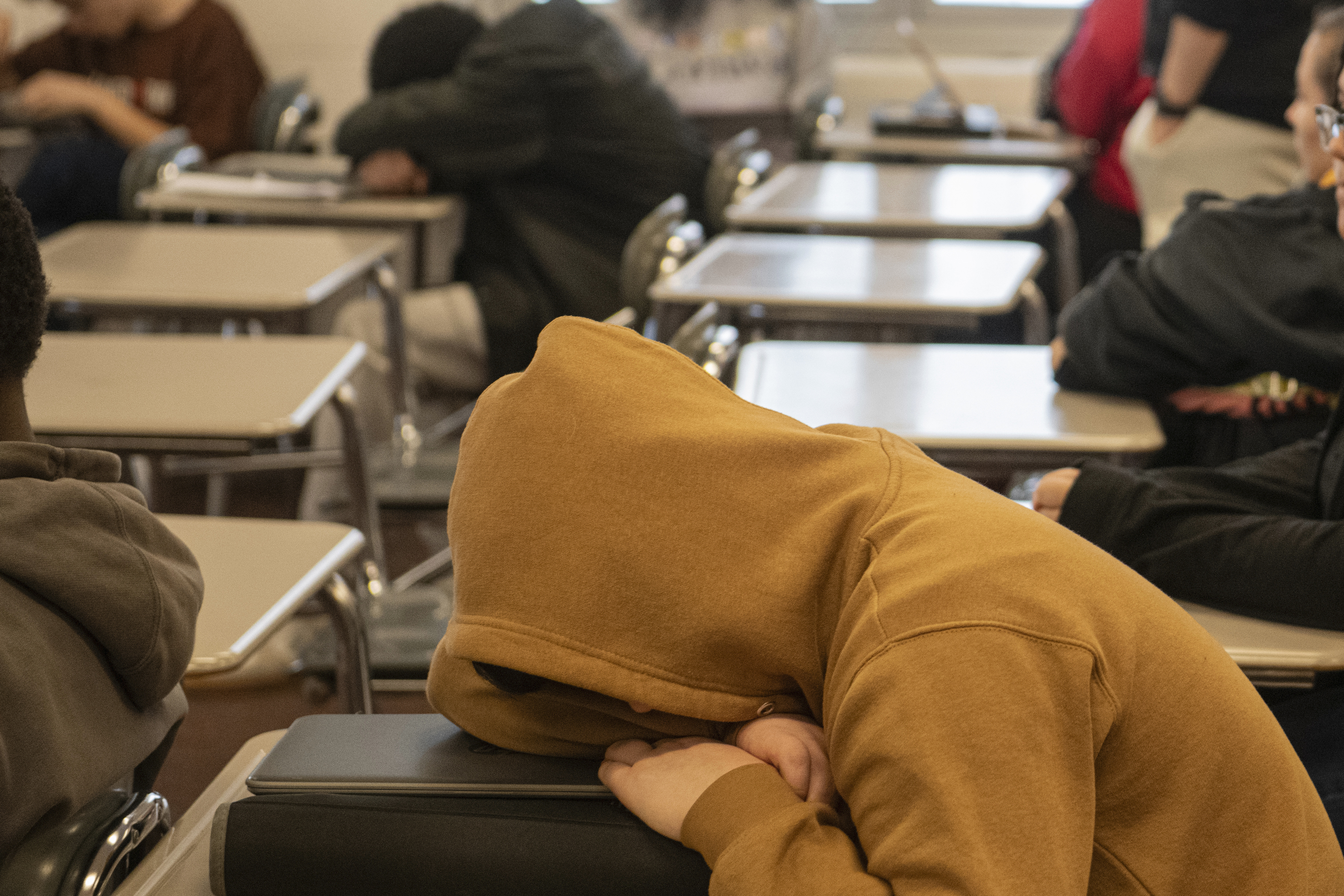  Mansfield Senior High School student rests during his health class on sleep, in Mansfield, Ohio, Dec. 6, 2024. (AP Photo/Phil Long)