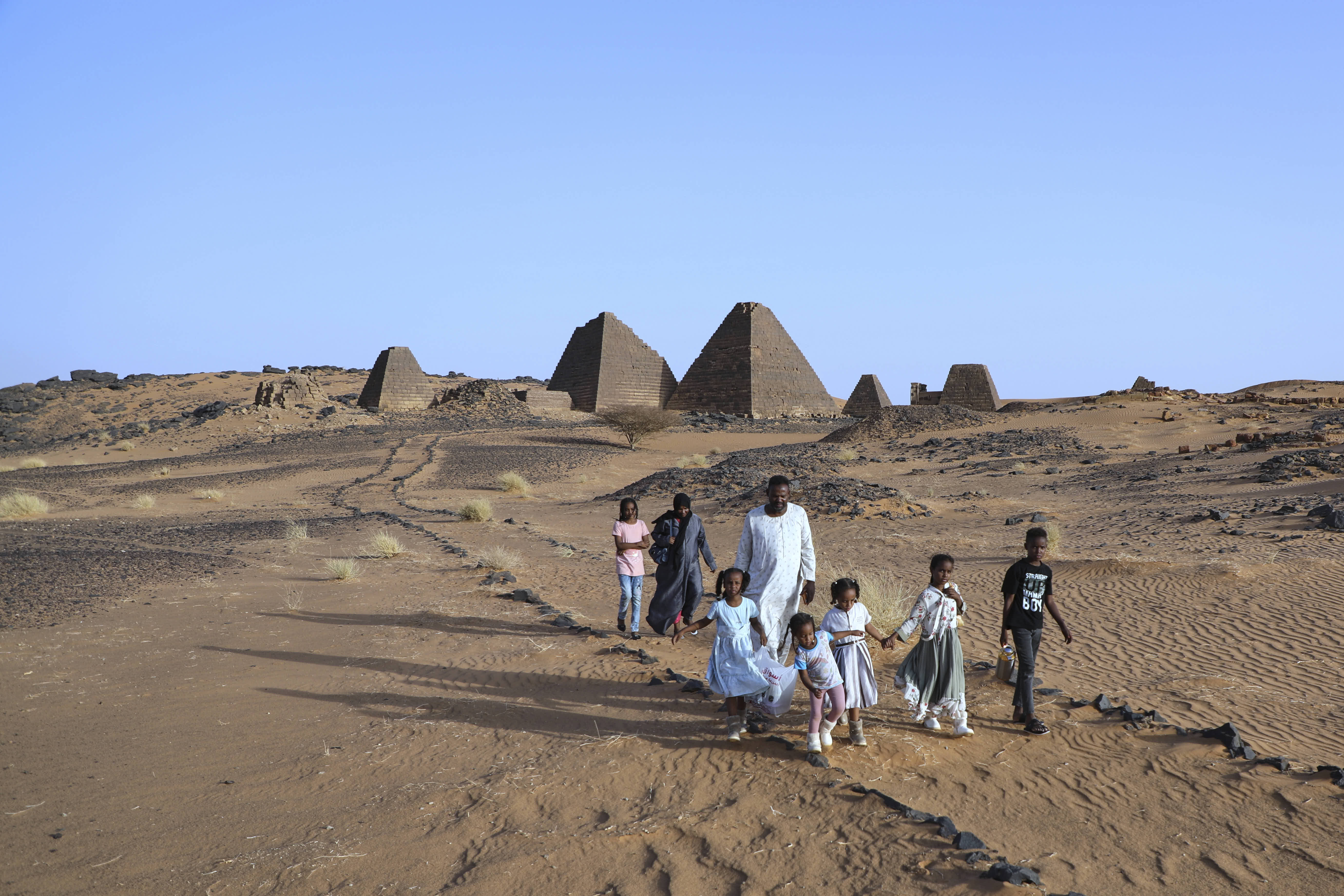 A family visits the Meroe archaeological site in Bejrawiya. 