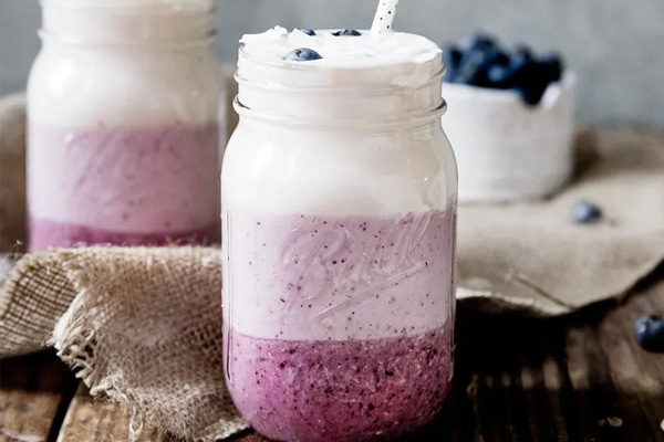 Try This Neat Trick for Making Beautiful Layered Smoothies