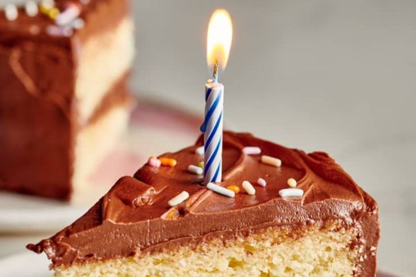 This Viral TikTok Gave Us a Germ-Free Alternative to Blowing Out Birthday Candles
