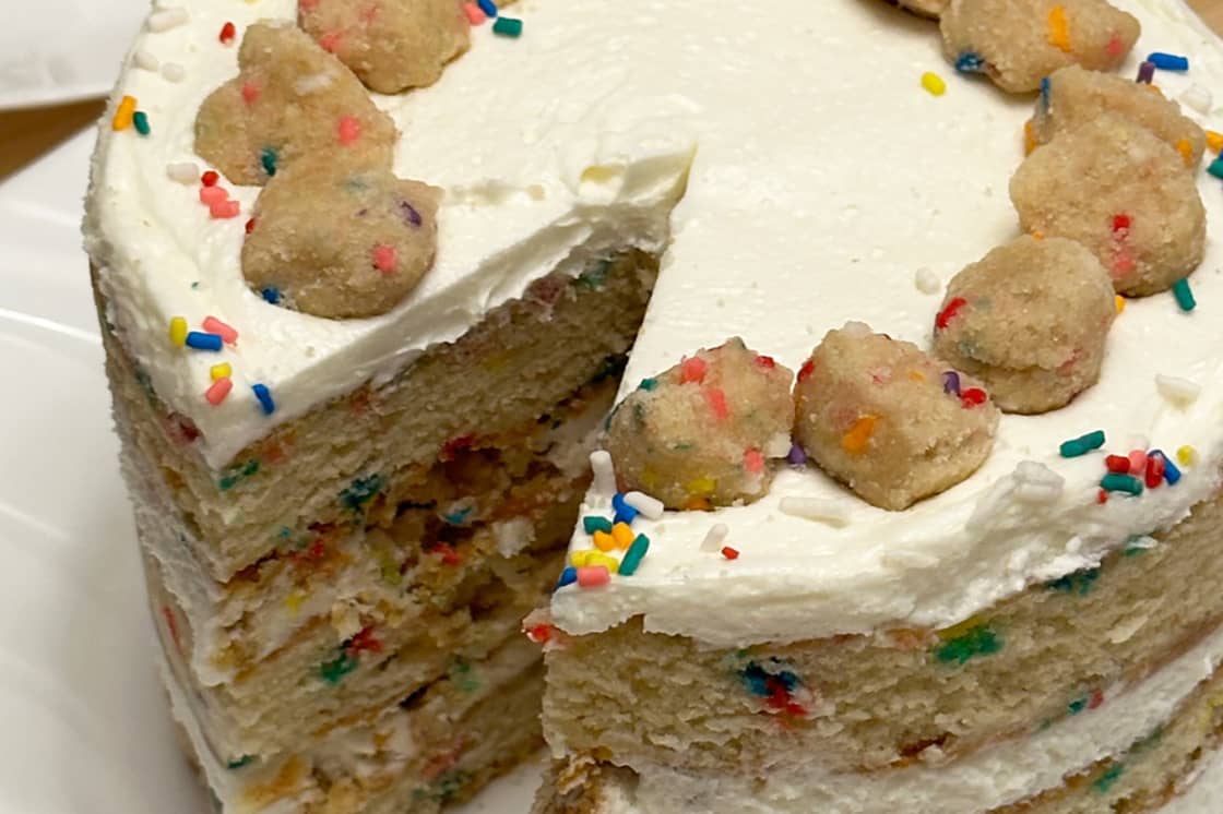 I Tried Taylor Swift's Viral Birthday Cake and the Hype Is So Real, I'm Ordering One Every Year