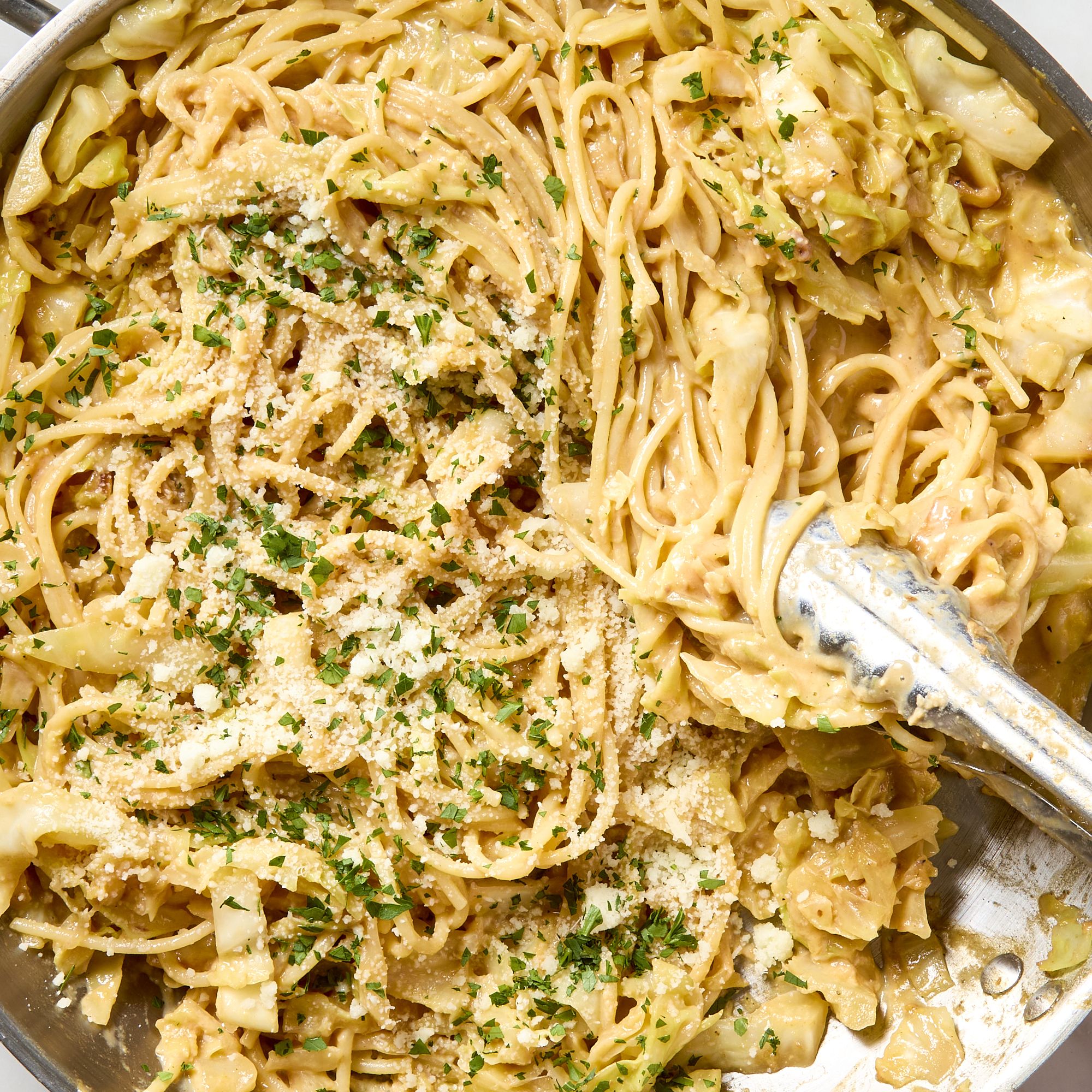 This 6-Ingredient Pasta Carbonara Might Not Be Traditional, but It's So Good