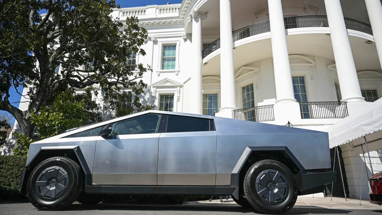 A photo of a Cybertruck on the White House lawn