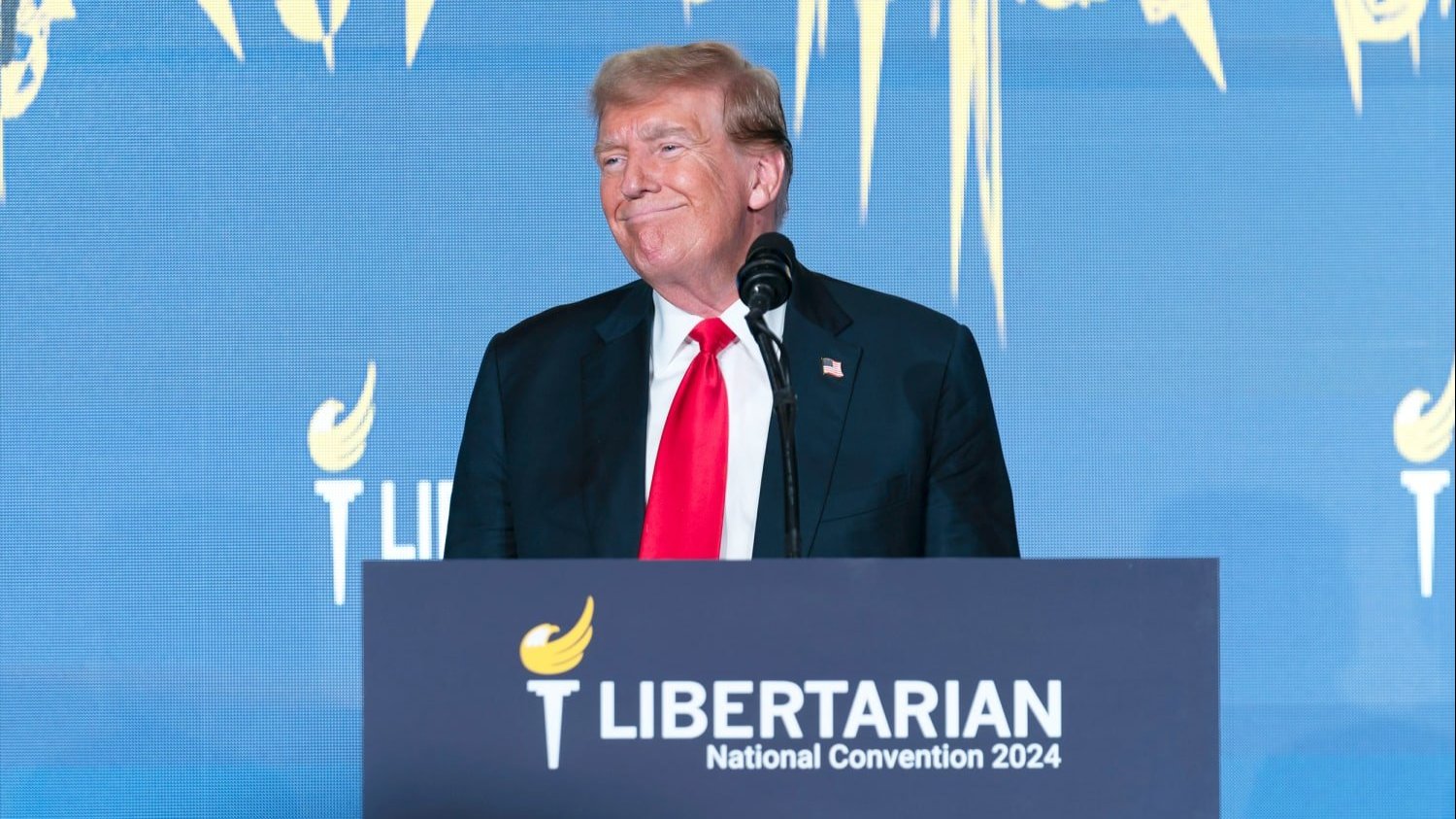 Trrump behind Libertarian lectern.