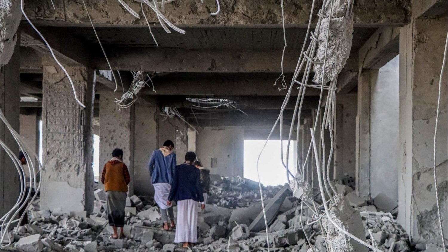 Airstrikes on Yemeni neighborhood.