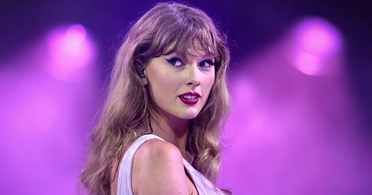 A Close-Up of Taylor Swift's Cat-Eye Liner