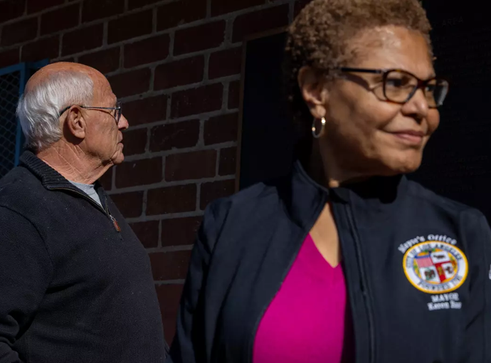 After critics blast move to pay L.A. wildfire recovery czar $500,000, he’ll do it for free