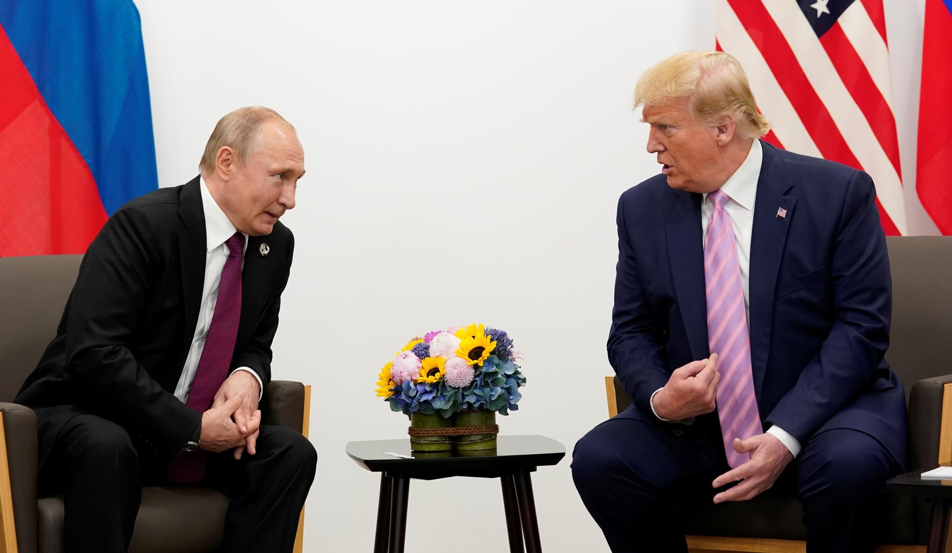 U.S. President Donald Trump holds a signed executive order on tariffs on aluminum imports in the Oval Office of the White House in Washington, U.S., February 10, 2025. (Kevin Lamarque/Reuters)