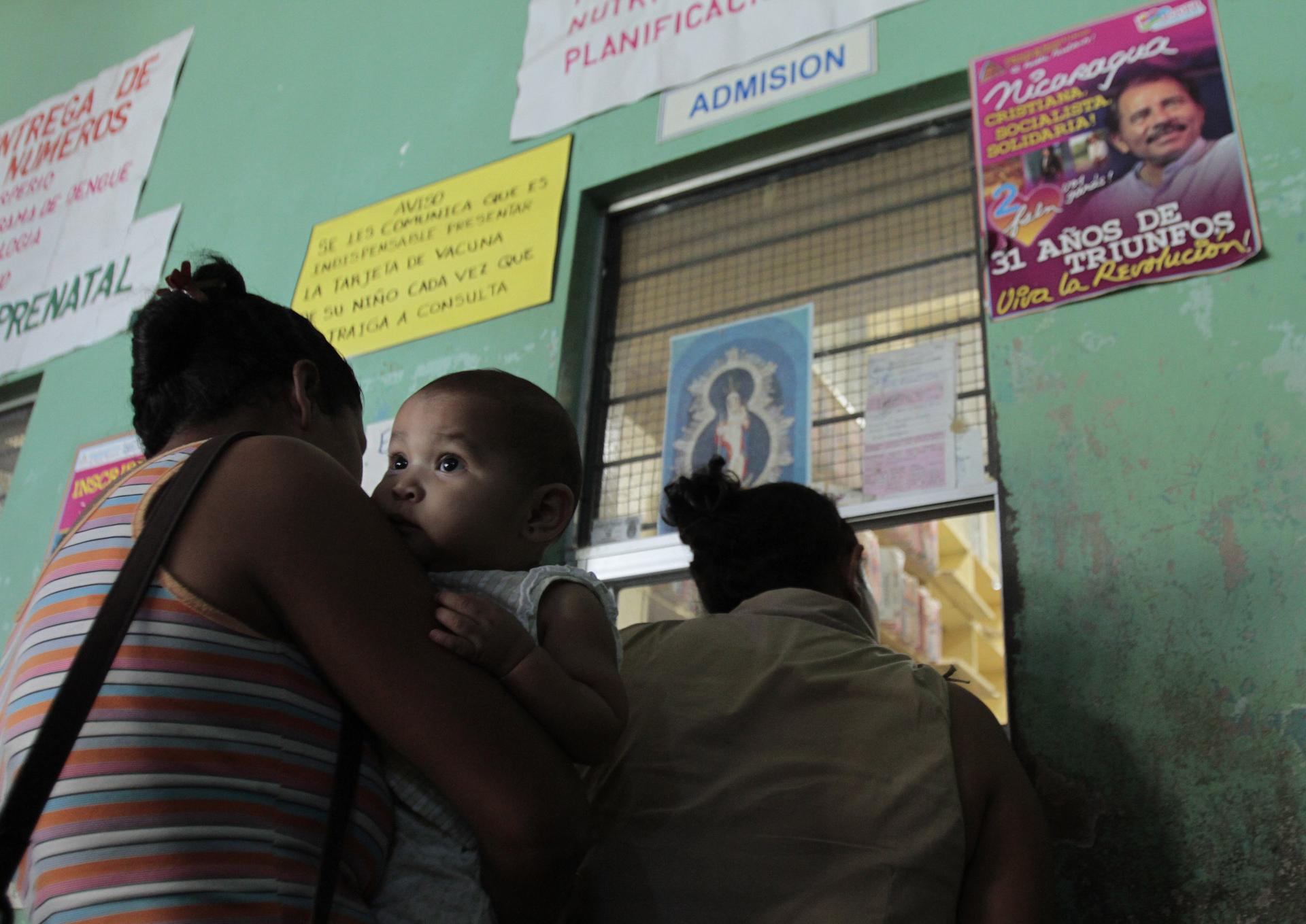Sinolina Alves receives food aid distributed by Marcivan Barreto from a Brazilian nongovernmental organization for poor families amid the COVID-19 outbreak in Heliopolis, a slum in Sao Paulo, Brazil. 
