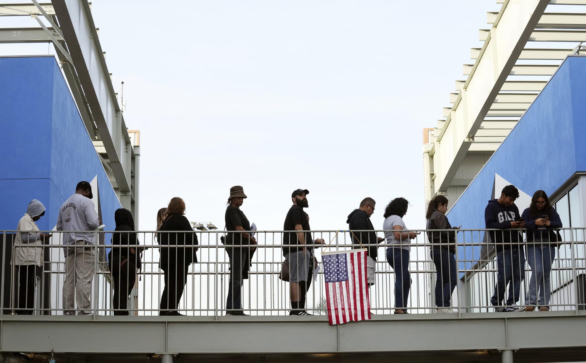 Voters wait in a long line at a polling place at the Michelle and Barack Obama Sports Complex on Election Day, Nov. 5, 2024, in Los Angeles. (AP Photo/Chris Pizzello)