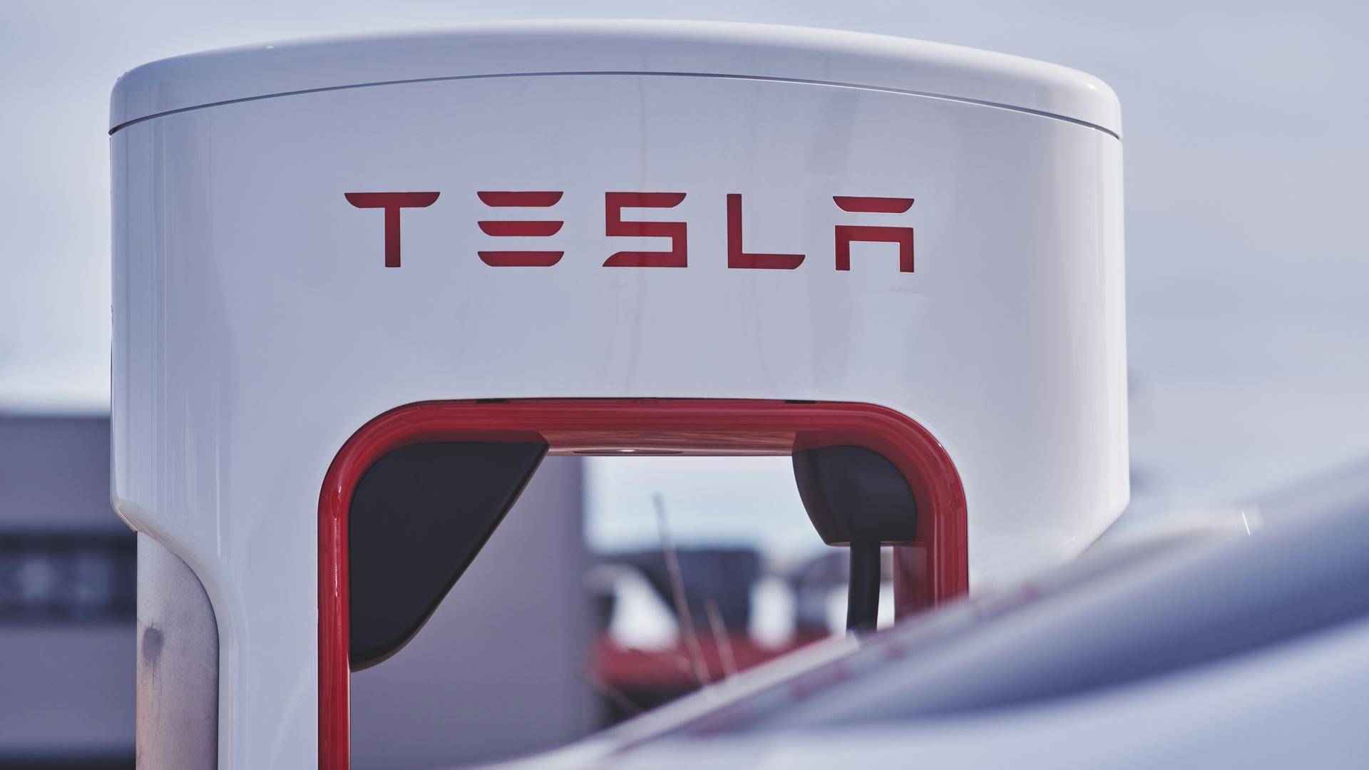Tesla's 15-Year Sales Vet Exits Amid Slump