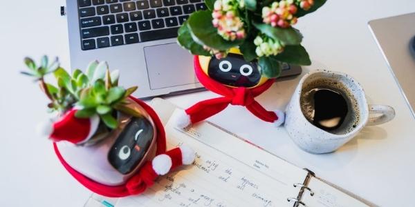 Ivy: Intelligent planter that can express emotions