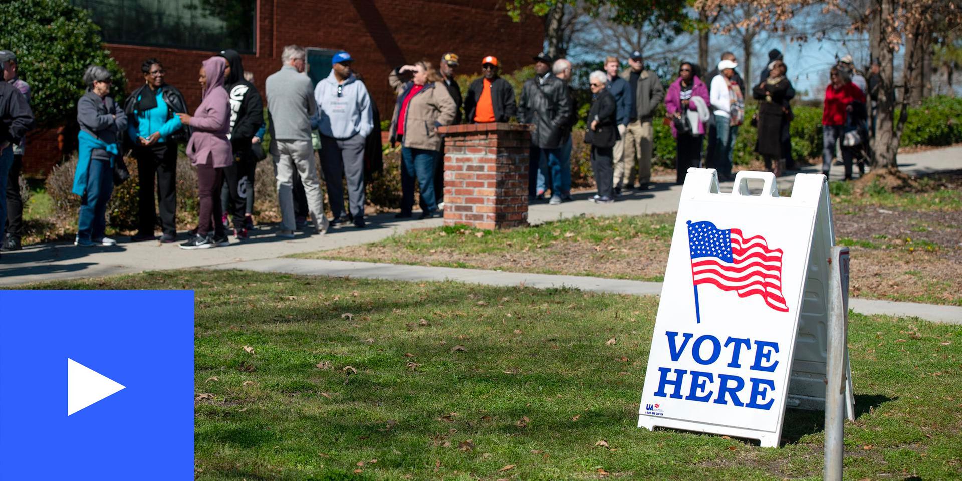 A photo of a voter line