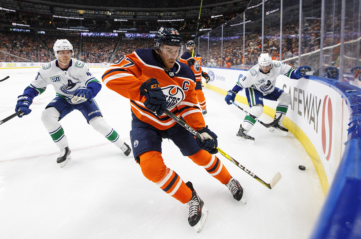 Сан хосе шаркс. Травмы павла буре. Павел буре нхл. Хоккеисты радуются. Павел буре хоккеист.