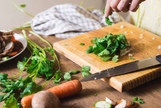  The Game-Changing Amazon Find That Stores and Protects Knives Without Taking Up Valuable Drawer Space