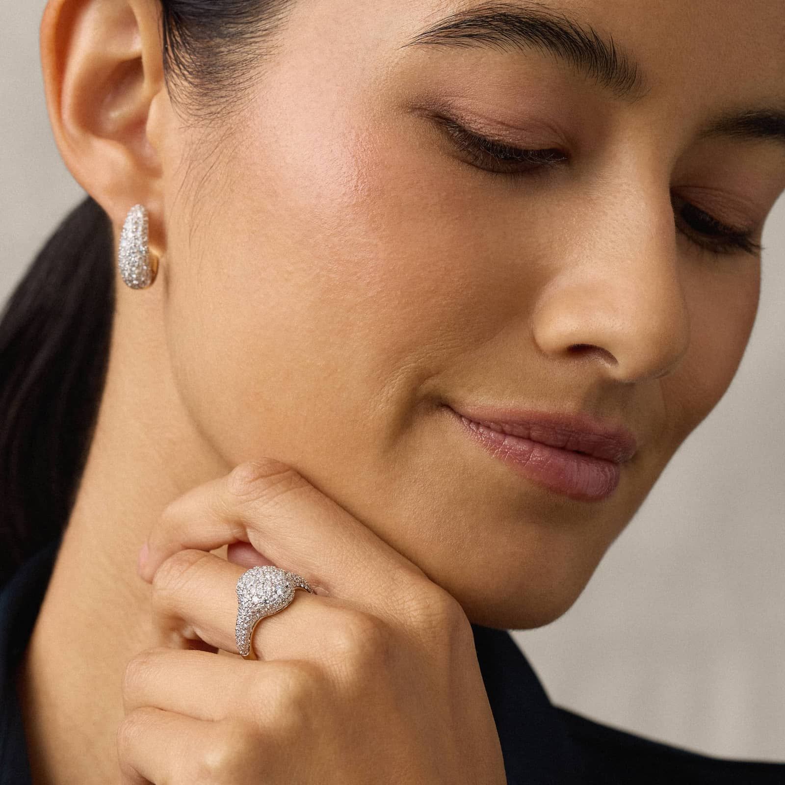 Blue Nile Modern Pavé Oval Signet Ring