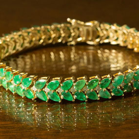 EMERALD, DIAMOND & 14K GOLD BRACELET