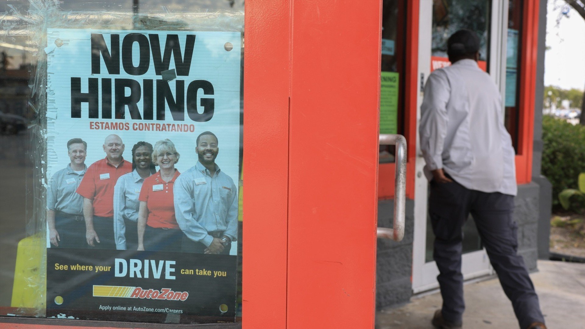  Now hiring sign 