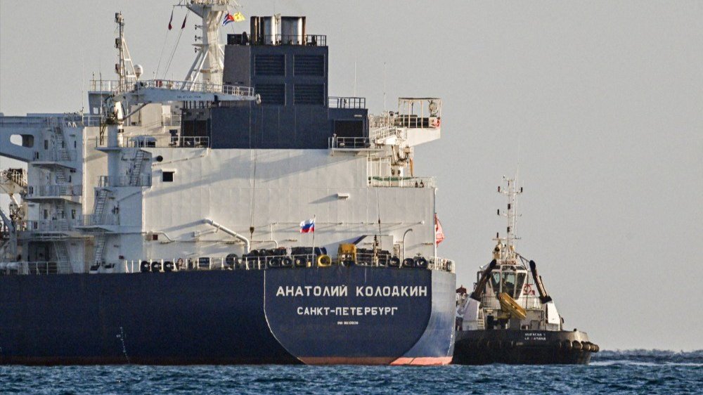 A tugboat guides the Russian oil tanker Anatoly Kolodkin as it arrives in the port of Matanzas, Cuba, on March 31, 2026.