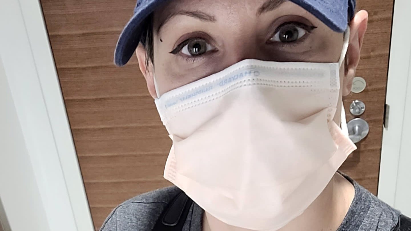 Kelly Betts in a mask